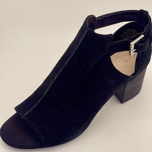 Nine West Sandal - Black Suede. Size 9